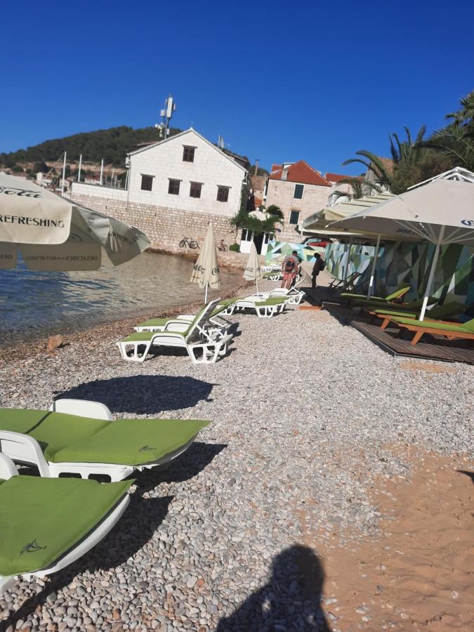 Beachfront Studio Andrina Βις Εξωτερικό φωτογραφία